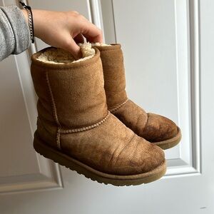 UGG CLASSIC SHORT II Women - Tan - Size 6